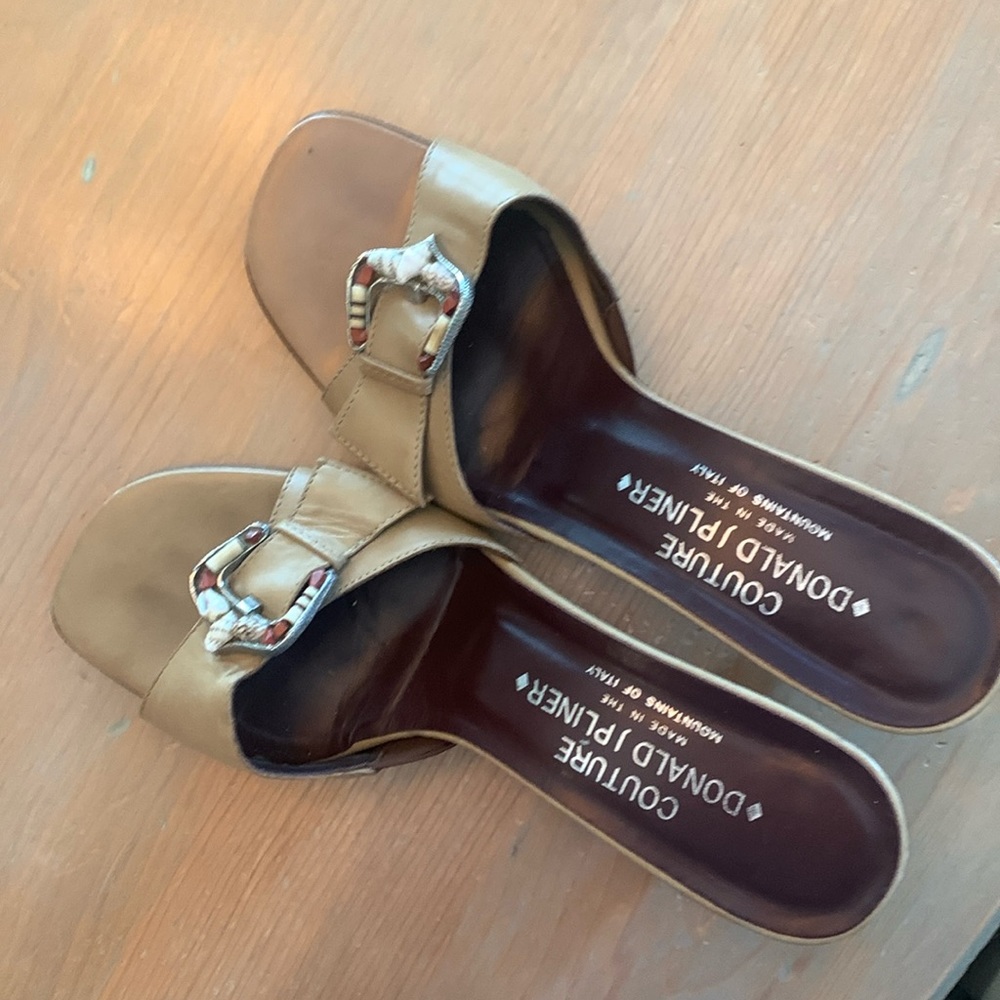 2 1/2  kitten heel.